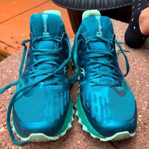 Saucony running sneakers! Basically new. SIZE 7